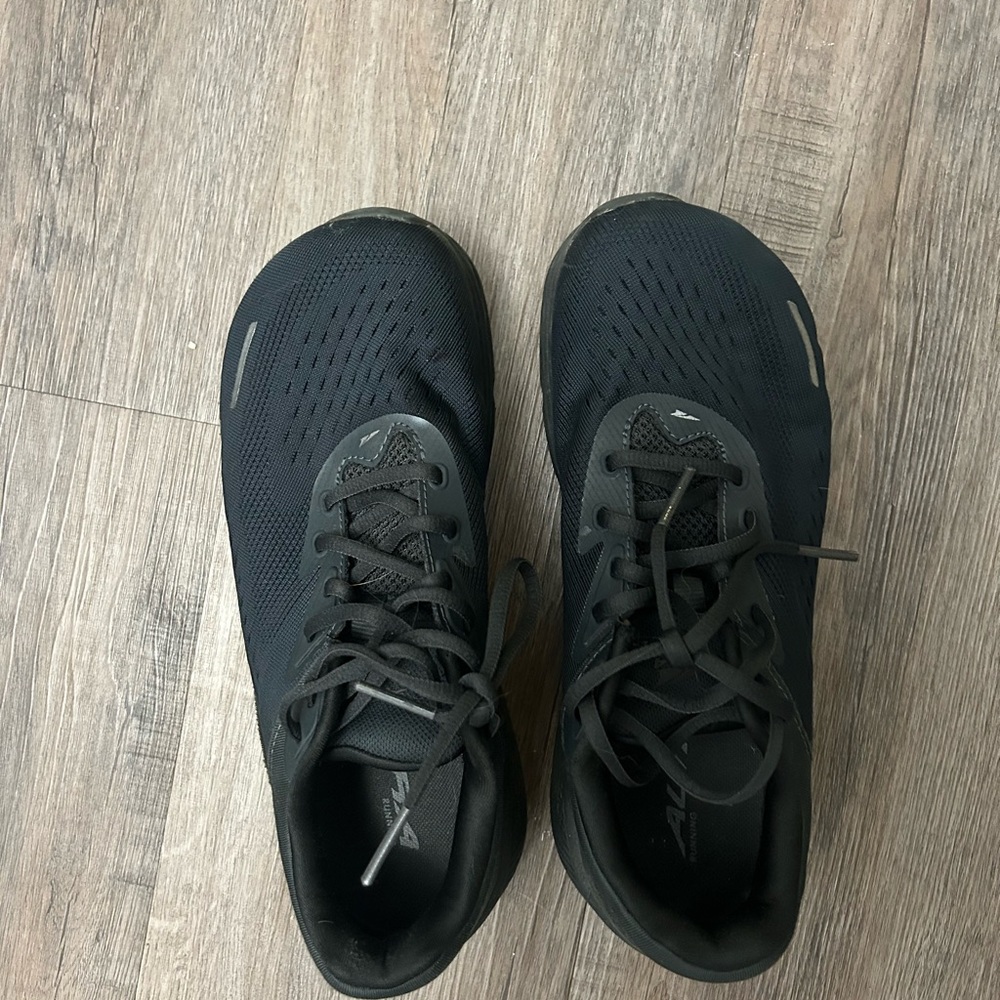 Altra women’s  Black Running Shoes